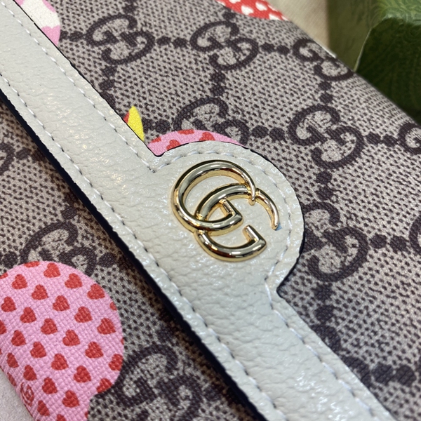 グッチ財布コピー内部構造